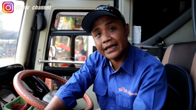 Sopir Bus Tonny