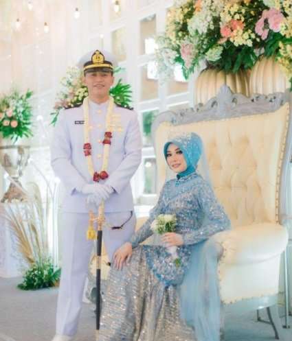 Tyas dan Suami