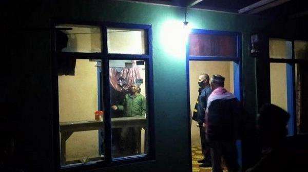 Ustaz heran banyak 'orang' dalam rumah Syafikah.
