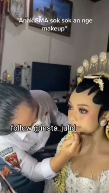 Siswa SMA Merias Wajah Pengantin