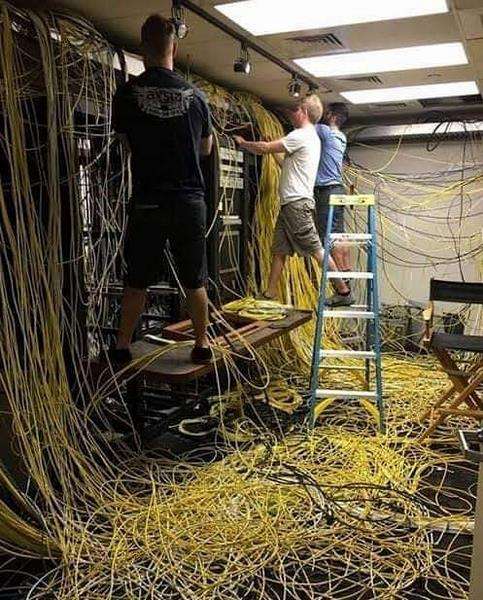 Sambungan kabel kok mirip mie instant.