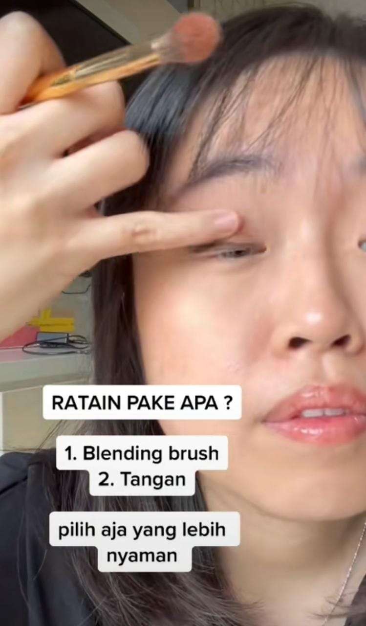 Menggunakan Eyeshadow