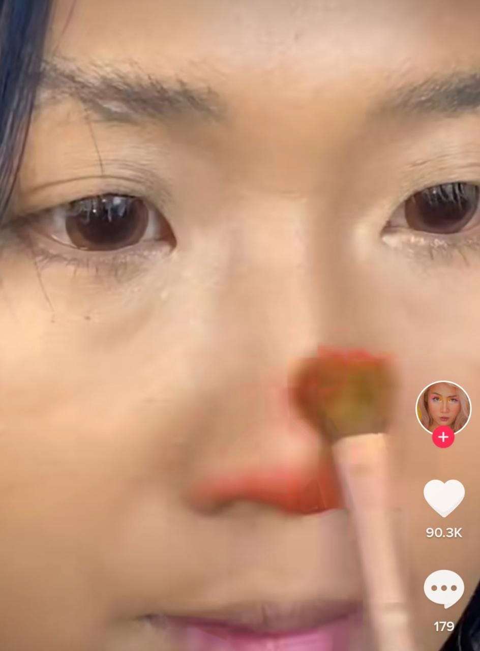 Trik Membuat Gaya Makeup 'Hidung Mampet' Trik Membuat Gaya Makeup 'Hidung Mampet'