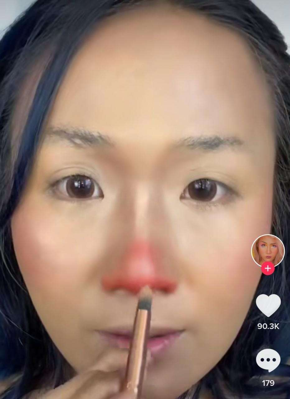 Memakai Highlighter Memakai Highlighter