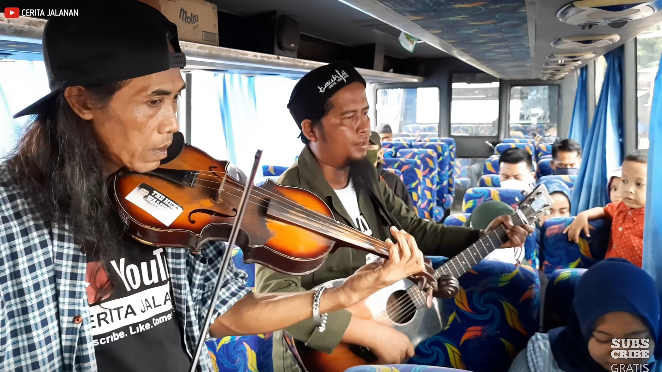 Pengamen bershalawat