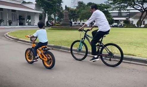 Jokowi dan Jan Ethes