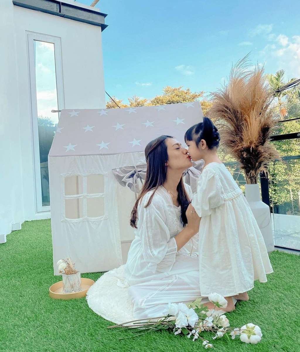 Anissa Azizah Istri Raditya