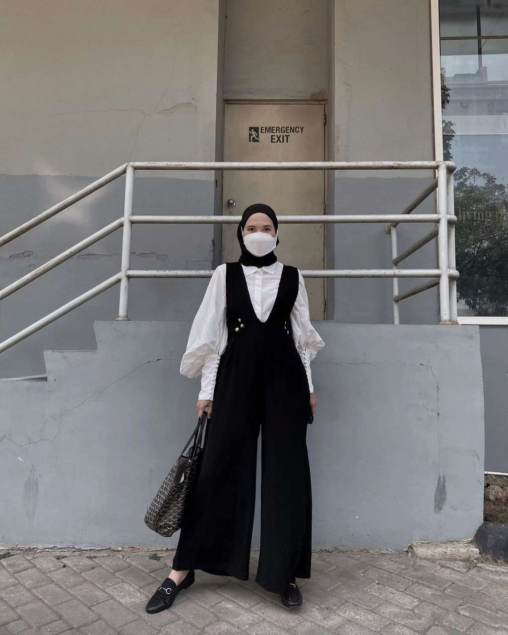 OOTD Monokromatik