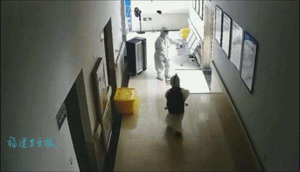Anak-anak pakai hazmat di RS sendirian tanpa ortu.
