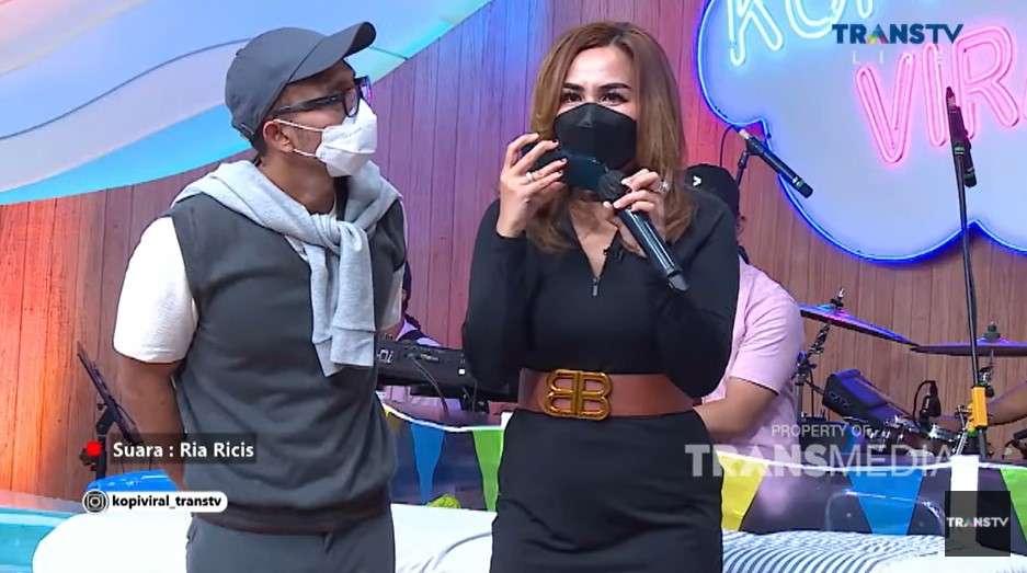 Melaney Ricardo saat wawancara Ria Ricis soal tanggal pertunangan