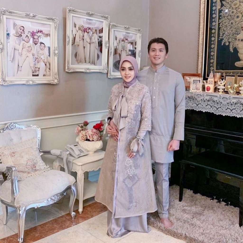 Syahrini & Reino Barack