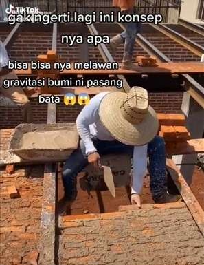 Pekerja Bangunan Buat Dinding secara Horizontal