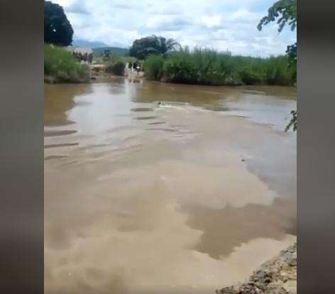 Viral traktor amphibi, bisa diajak menyelam dan mesinnya tidak mati.