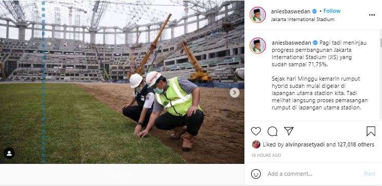 Gubernur DKI Jakarta, Anies Baswedan, meninjau pembangunan Stadion JIS.