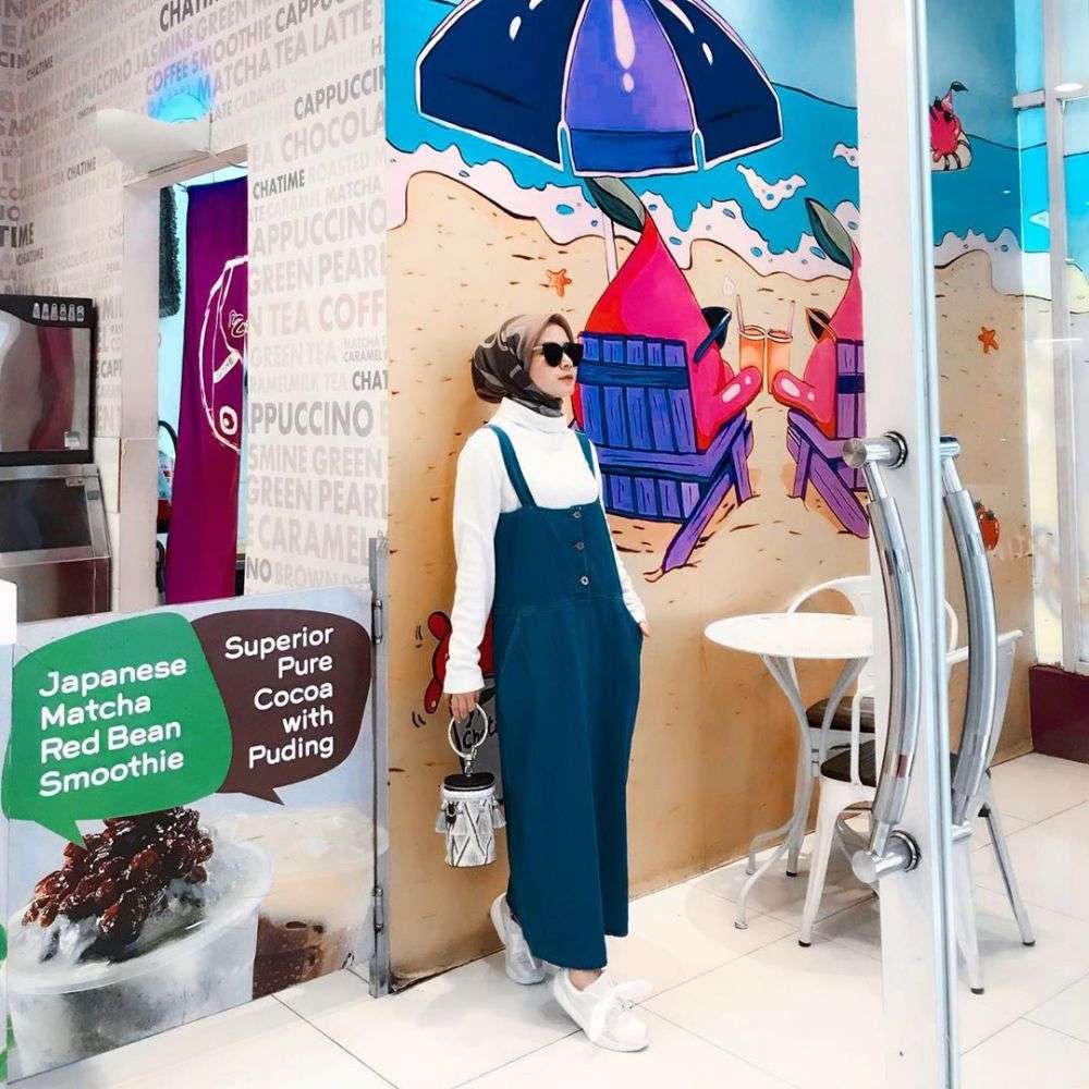 Fashion outfit overall hijab