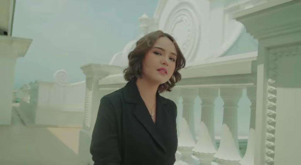 Amanda Manopo di Iklan Perhiasan