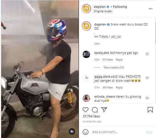 Cuci motor di snow wash