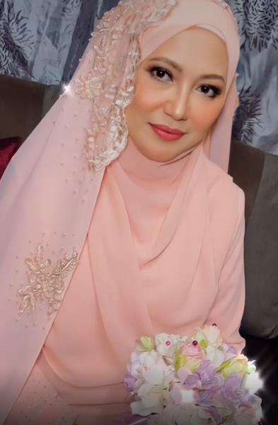 Viral transformasi mengejutkan pengantin wanita berusia 60 tahun usai dimakeup.