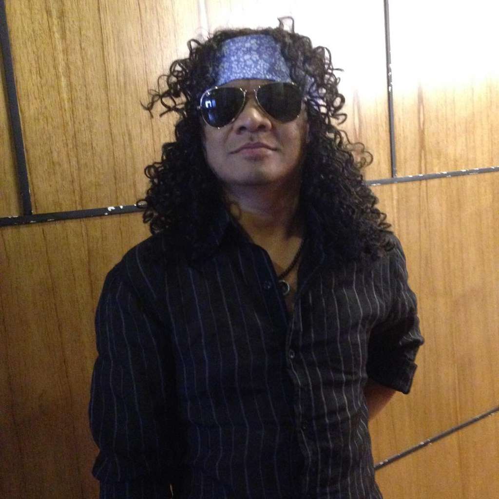 Candil mantan vokalis grup band Seurieus Candil mantan vokalis grup band Seurieus