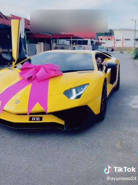 Heboh ibu muda lagi hamil tapi ngidamnya mobil Lamborghini.
