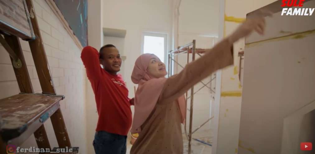 Sule dan Nathalie tunjukan kamar Rizwan