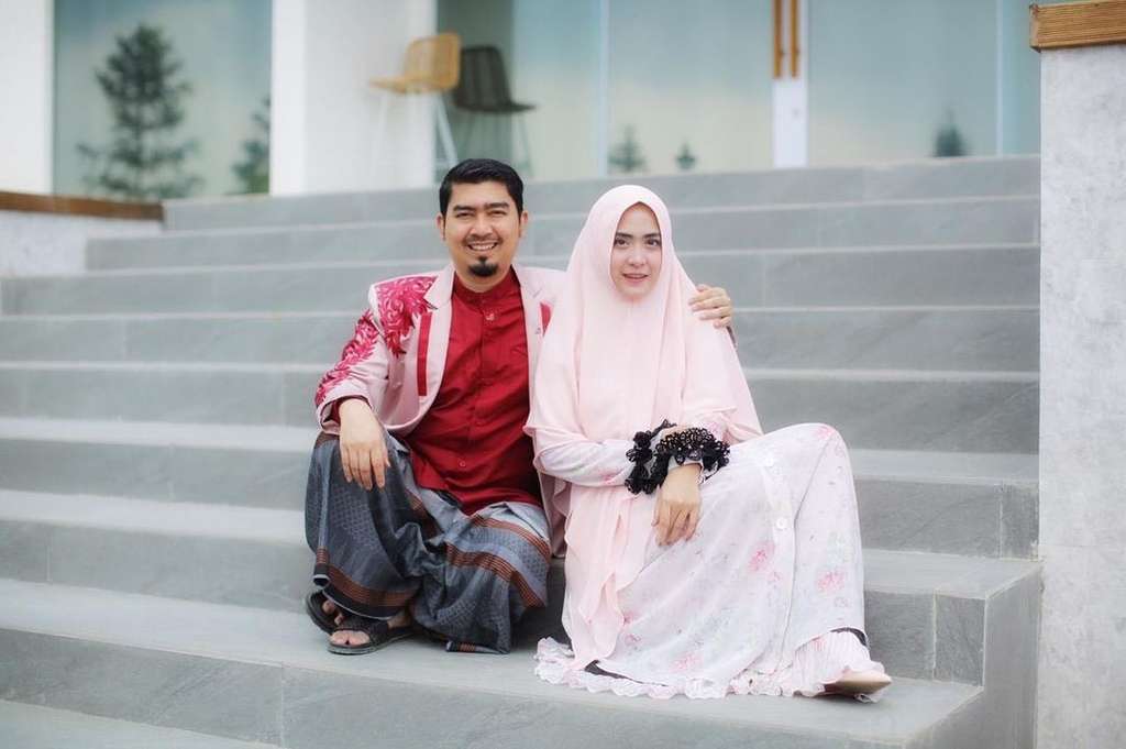 Ustaz Solmed dan April Jasmine