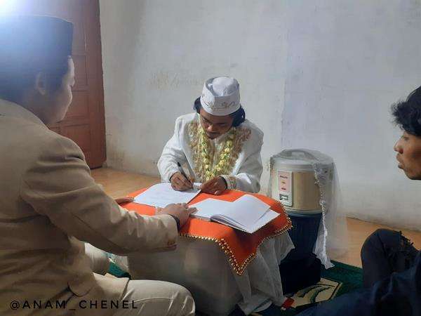 Pria Magelang bikin heboh, menikah dengan magic jar.