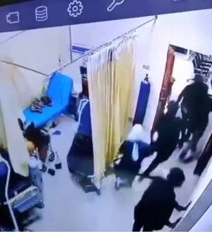 Lari Berhamburan Meninggalkan Ruangan