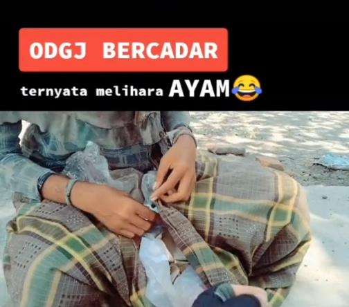Viral wanita dengan gangguan jiwa tapi tetap menutup aurat.