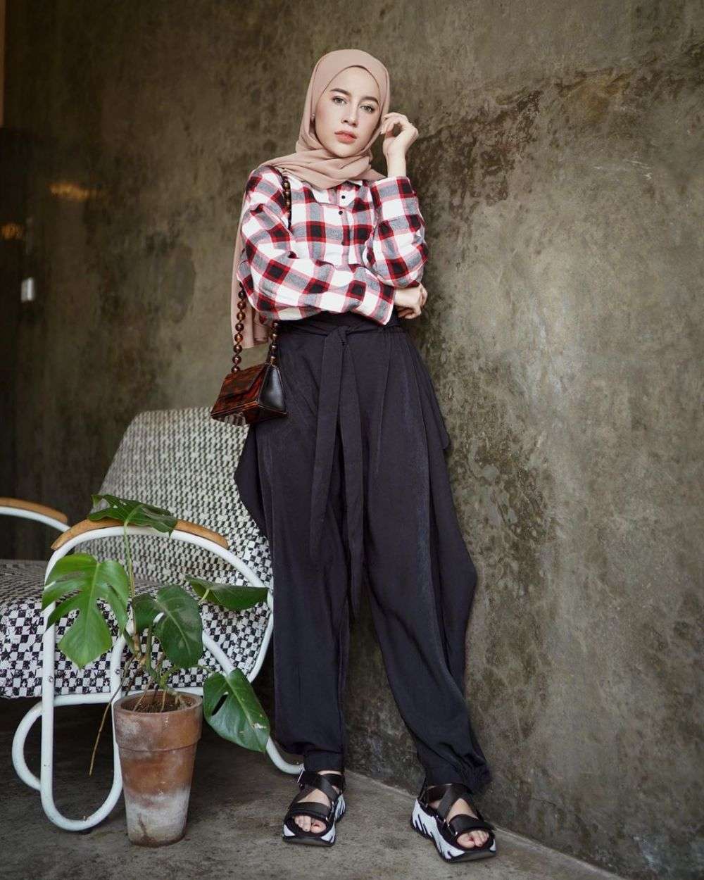 Fashion hijab kemeja flanel