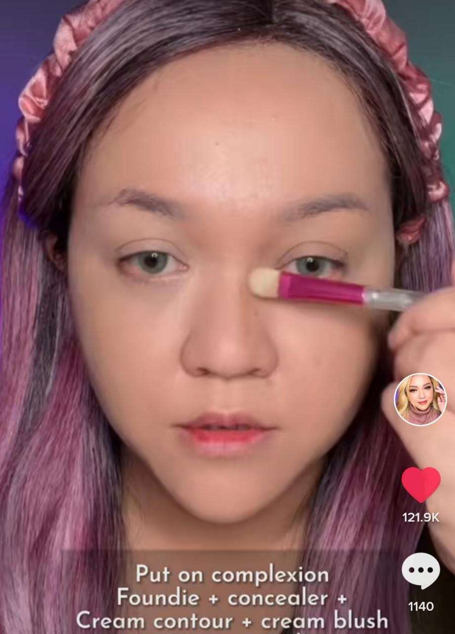 Memakai Cream Contour