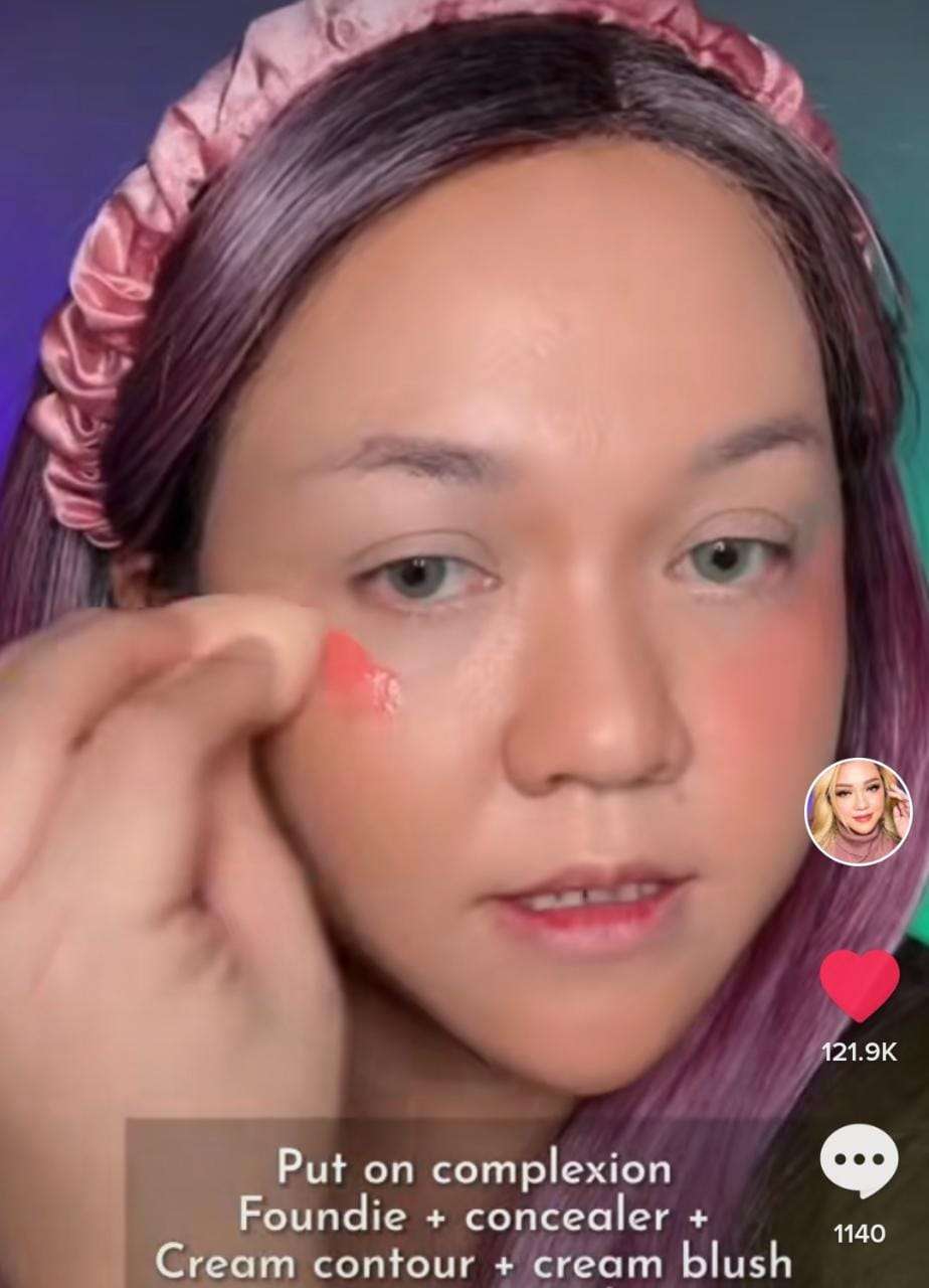 Memakai Blush