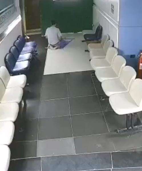 Kematian yang dicemburui pria saat sujud.