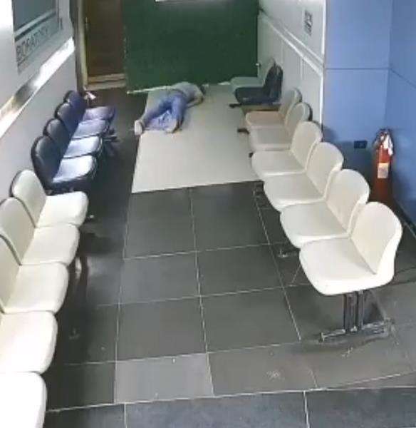 Kematian yang dicemburui pria saat sujud.