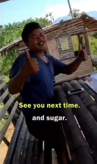 Pedagang es kelapa muda