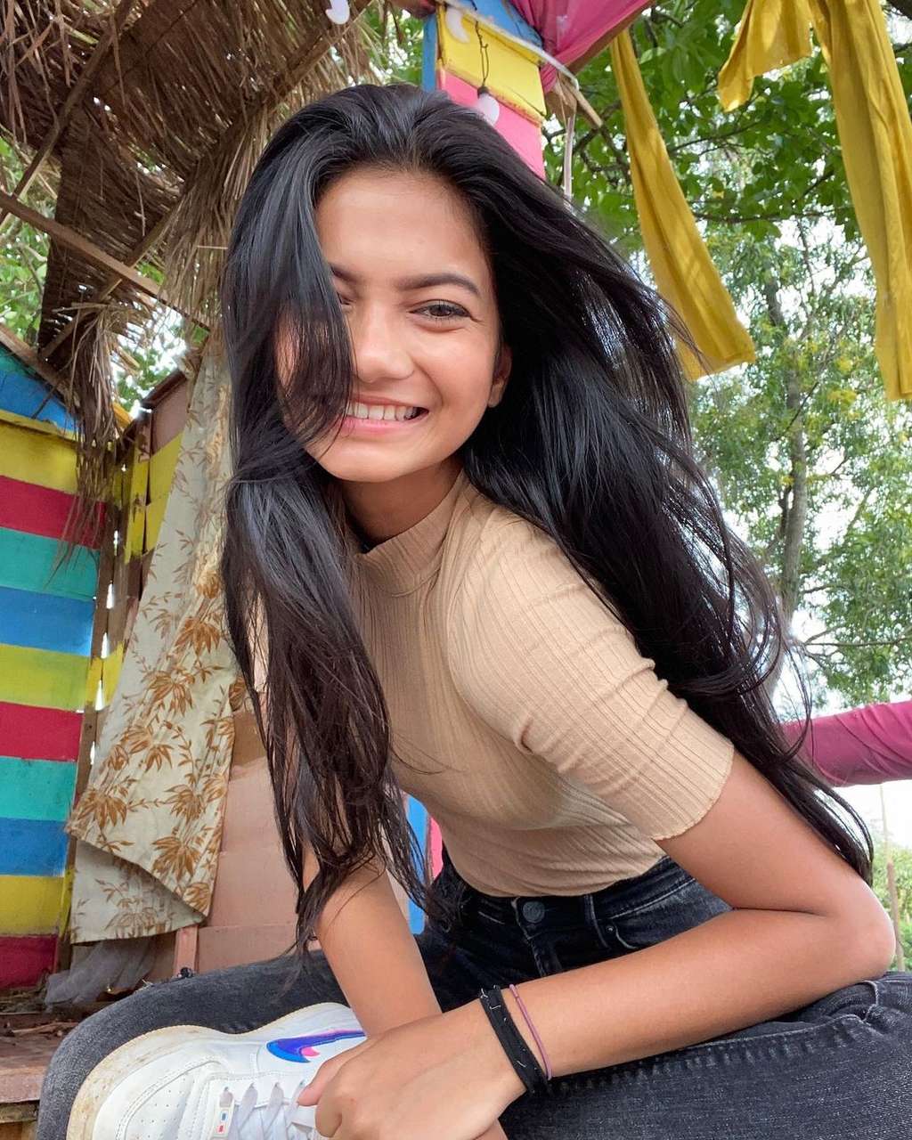 Ratu Sofya' DARI JENDELA SMP'