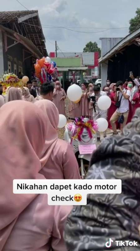 Hadiah pernikahan