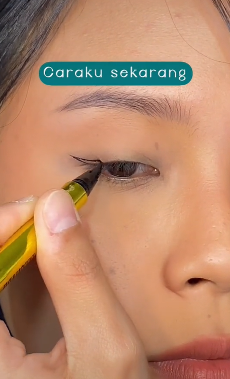 Mengaplikasikan Eyeliner