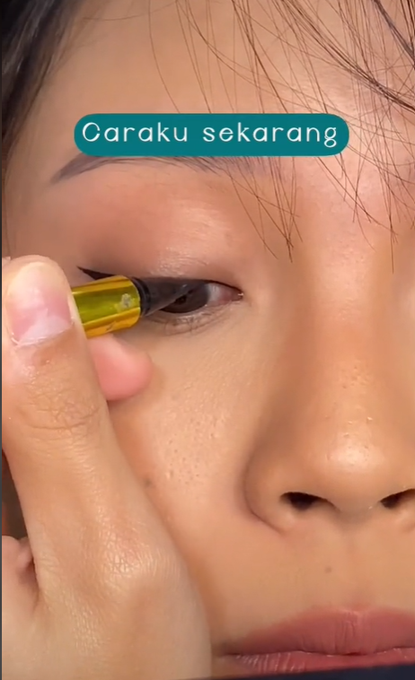 Mengaplikasikan Eyeliner