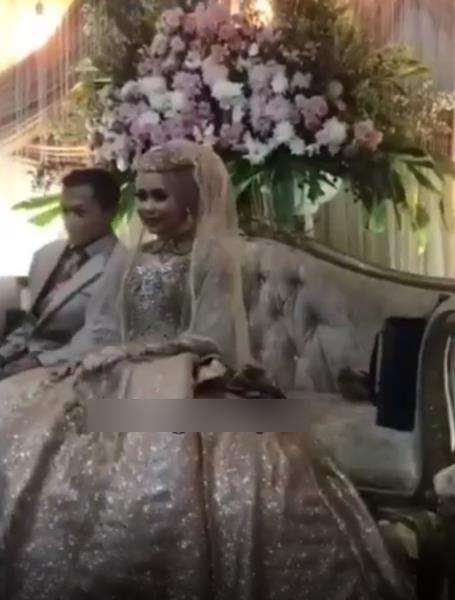 Perlakuan ibu pengantin kepada mantan pacar putrinya bikin haru.