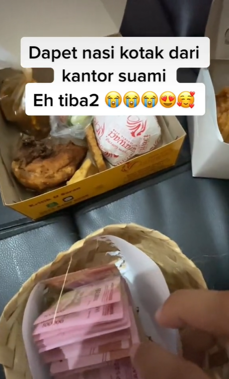 Mendapat Hadiah Ulang Tahun Pernikahan