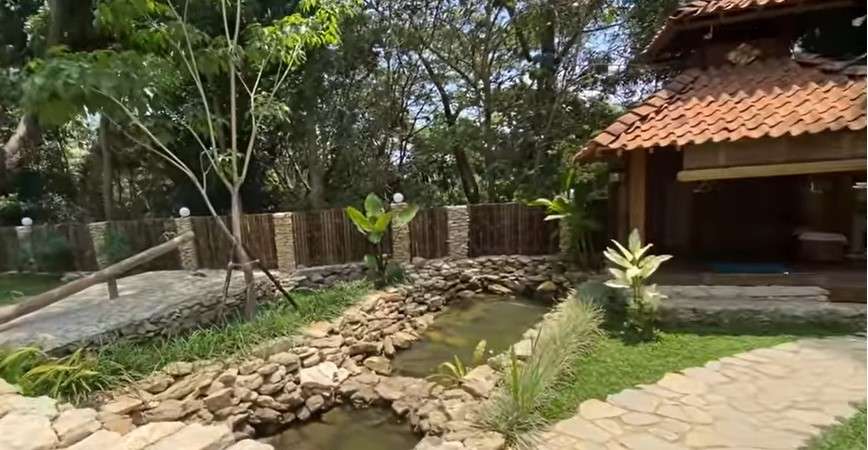 Vila Hanung Bramantyo