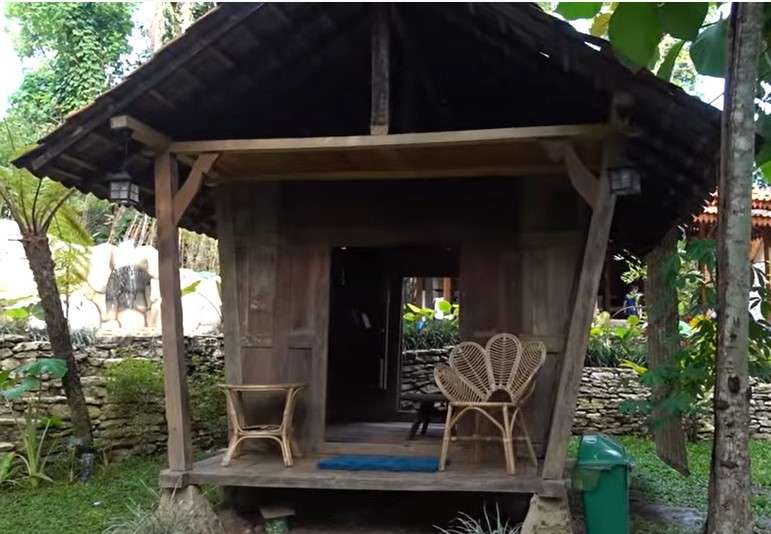 Vila Hanung Bramantyo