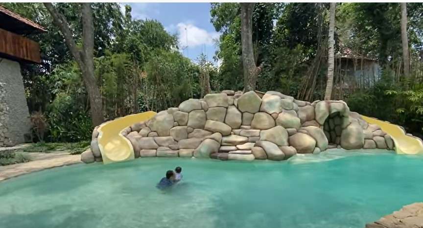 Vila Hanung Bramantyo