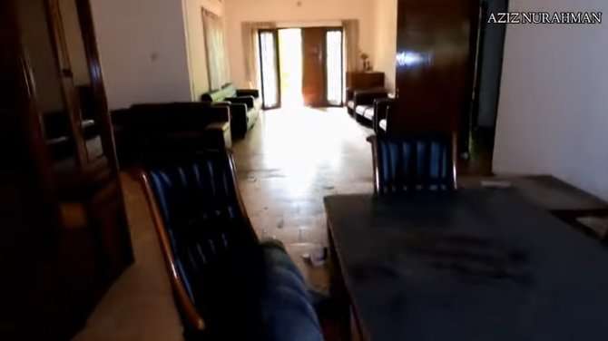 Perabotan rumah terbengkalai