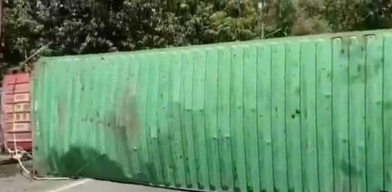 Kontainer tindih fortuner