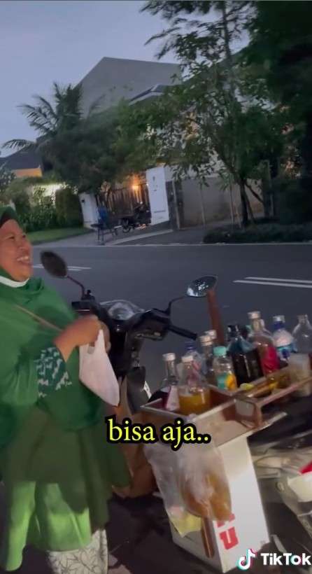 Ibu penjual jamu