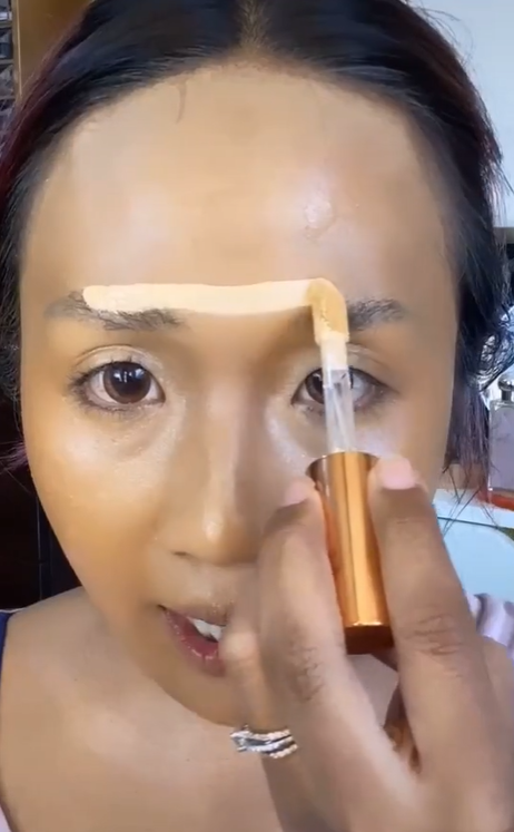Trik Memakai Concealer Ala Model Catwalk