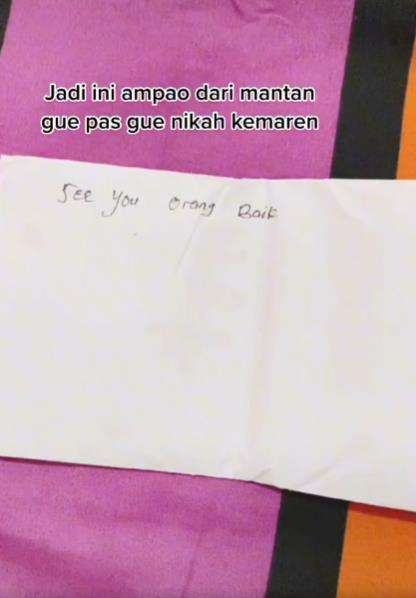 Viral penganti baru dapat amplop berisi kejutan dari mantan pacar.