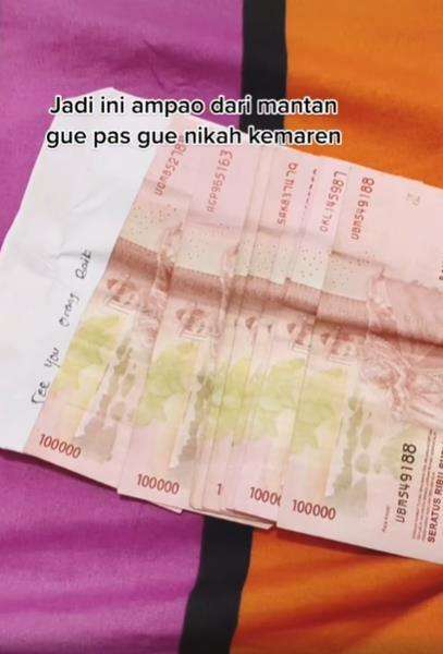 Viral penganti baru dapat amplop berisi kejutan dari mantan pacar.